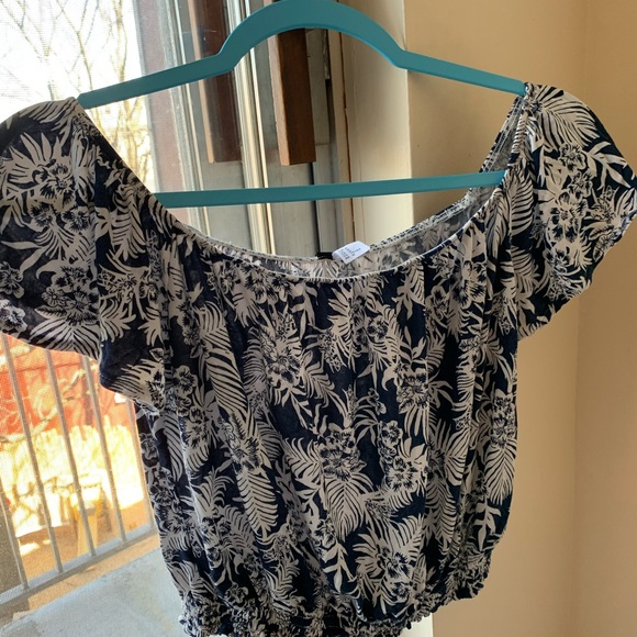 Jeans, croshia top, dress - Picture 4 of 8